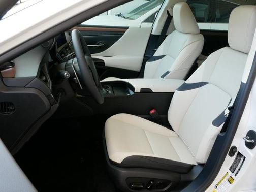 2025 Lexus ES 300h Base