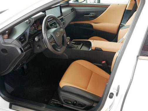 2025 Lexus ES 300h Base