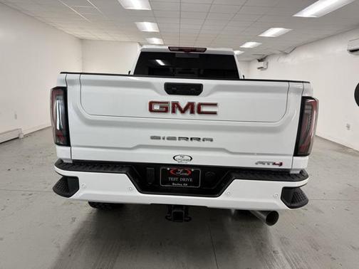 2025 GMC Sierra 2500 AT4
