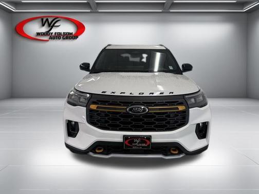Star White Metallic Tri-Coat 2026 Ford Explorer Tremor