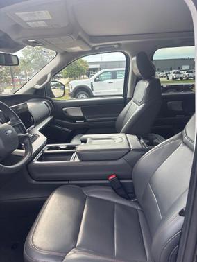 Black Metallic 2025 Ford Expedition Max Active 4x2