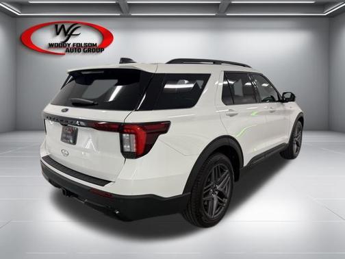 Star White Metallic Tri-Coat 2026 Ford Explorer ST-Line