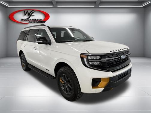 Star White Metallic Tri-Coat 2026 Ford Expedition Tremor