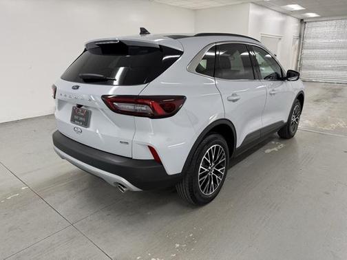 2025 Ford Escape PHEV SE