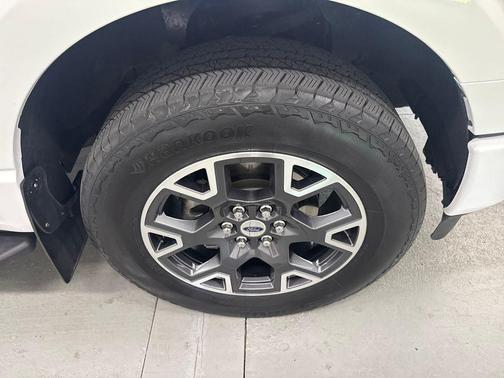Oxford White 2024 Ford F-150 STX