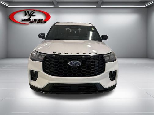 Star White Metallic Tri-Coat 2025 Ford Explorer ST-Line
