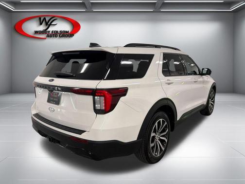 Star White Metallic Tri-Coat 2025 Ford Explorer ST-Line