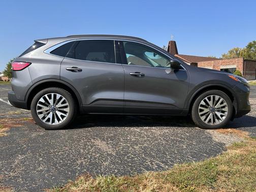 2021 Ford Escape Titanium Hybrid