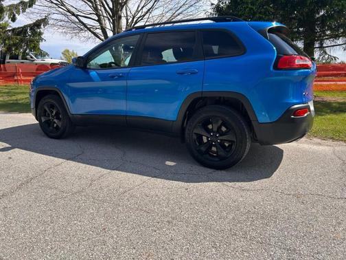 Blue 2018 Jeep Cherokee Latitude
