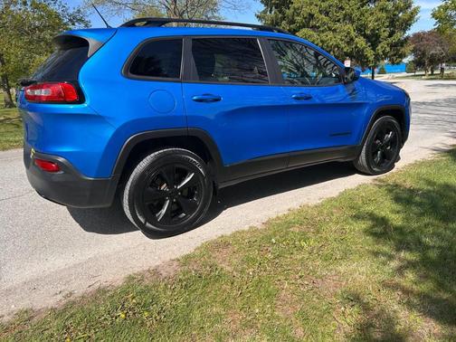 Blue 2018 Jeep Cherokee Latitude