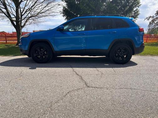 Blue 2018 Jeep Cherokee Latitude