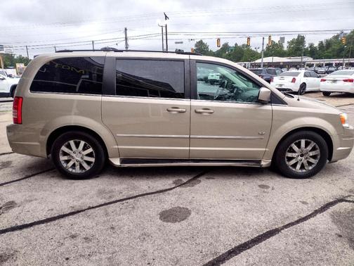 2009 Chrysler Town & Country Touring