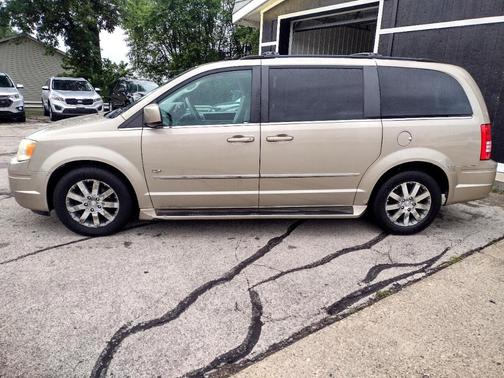 2009 Chrysler Town & Country Touring