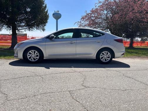 2019 Hyundai ELANTRA SE