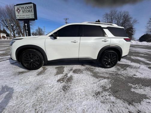 2022 Nissan Pathfinder SL
