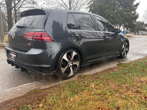 2017 Volkswagen Golf GTI SE 4-Door