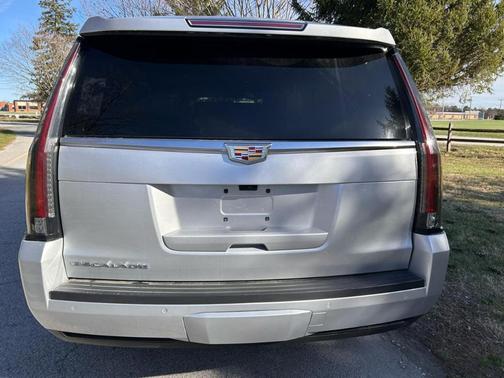 2019 Cadillac Escalade Luxury