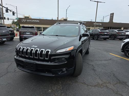 Brilliant Black Crystal Pearlcoat 2015 Jeep Cherokee Latitude
