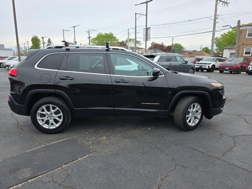 Brilliant Black Crystal Pearlcoat 2015 Jeep Cherokee Latitude
