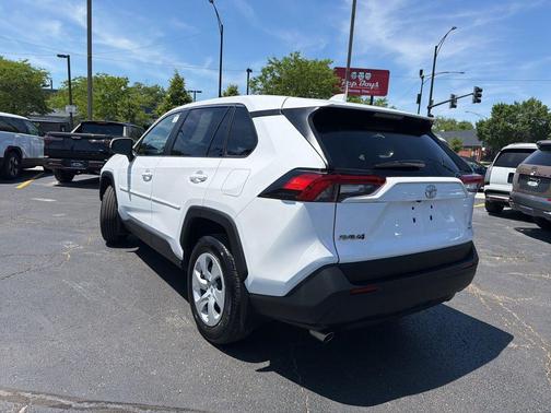 Ice Cap 2025 Toyota RAV4 LE