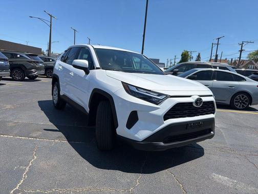 Ice Cap 2025 Toyota RAV4 LE