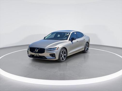 2024 Volvo S60 B5 Plus Dark Theme