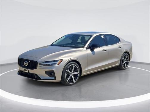 2024 Volvo S60 B5 Plus Dark Theme