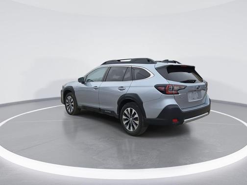 Ice Silver Metallic 2023 Subaru Outback Limited