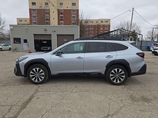 Ice Silver Metallic 2023 Subaru Outback Limited
