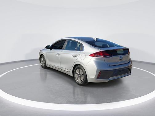 2022 Hyundai IONIQ Hybrid SE