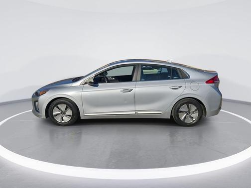 2022 Hyundai IONIQ Hybrid SE