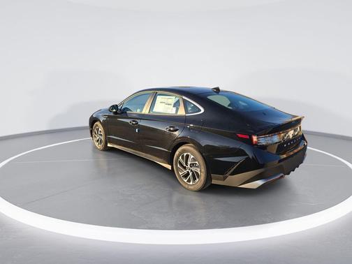 2026 Hyundai SONATA Hybrid Base