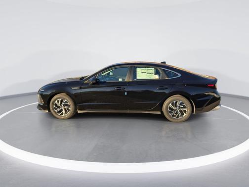 2026 Hyundai SONATA Hybrid Base