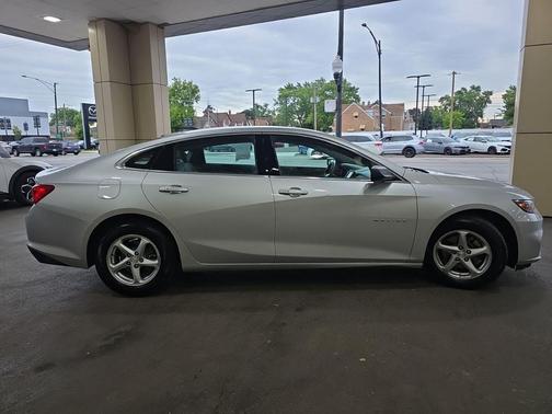 Silver Ice Metallic 2016 Chevrolet Malibu LS