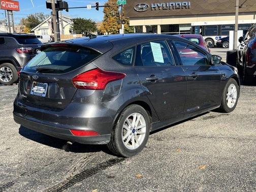 Photo 3 of 27 of 2015 Ford Focus SE