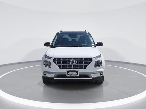 Lunar White w/Black Roof 2026 Hyundai VENUE SEL w/Two-Tone Roof