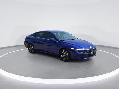 2025 Hyundai ELANTRA SEL