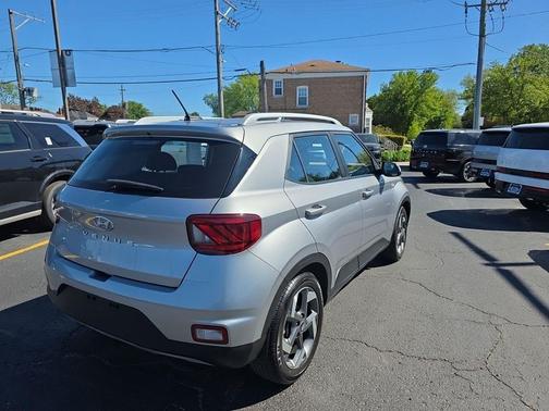 Shimmering Silver 2024 Hyundai VENUE SEL