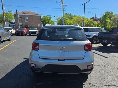 Shimmering Silver 2024 Hyundai VENUE SEL
