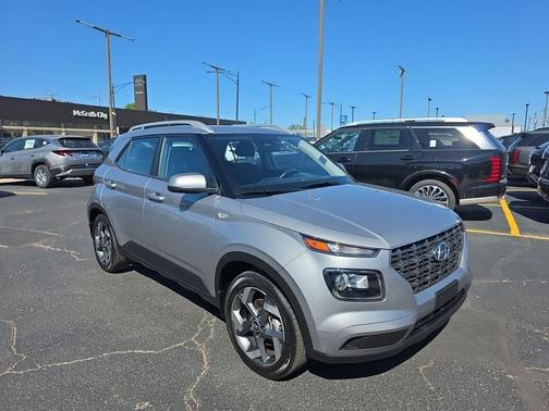 Shimmering Silver 2024 Hyundai VENUE SEL