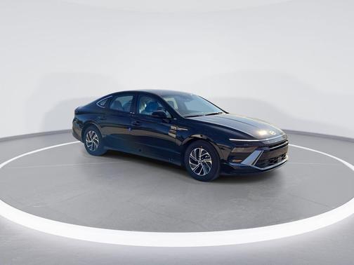 2026 Hyundai SONATA Hybrid Base