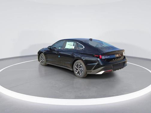 2026 Hyundai SONATA Hybrid Base