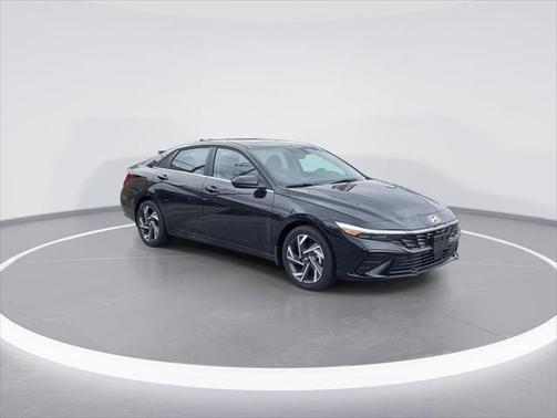 2025 Hyundai ELANTRA SEL
