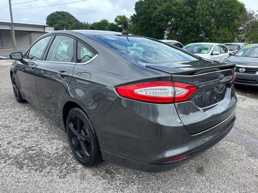 GRY 2016 Ford Fusion SE