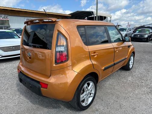 2011 Kia Soul +