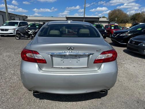 2011 INFINITI M37 Base