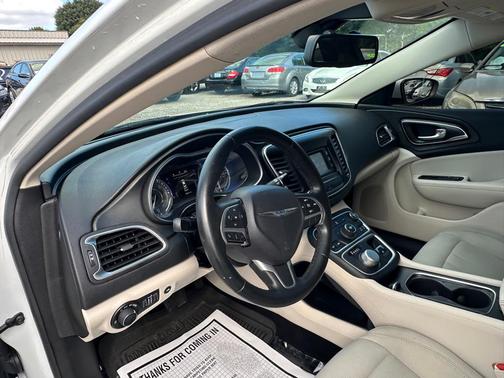 2016 Chrysler 200 LX