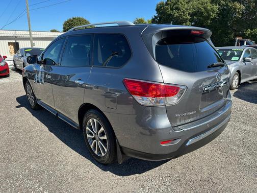 2016 Nissan Pathfinder SV