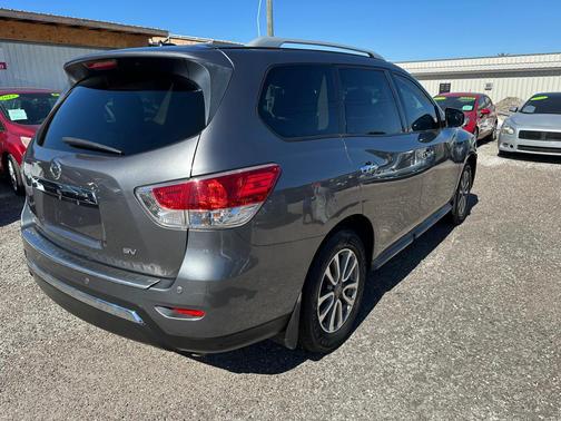2016 Nissan Pathfinder SV