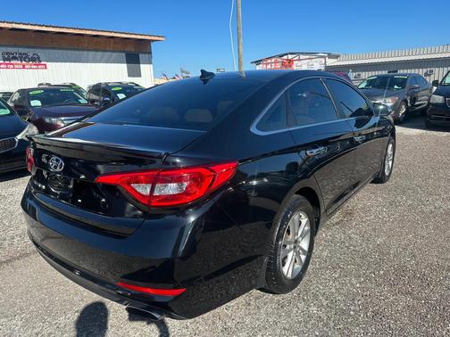 2017 Hyundai SONATA SE